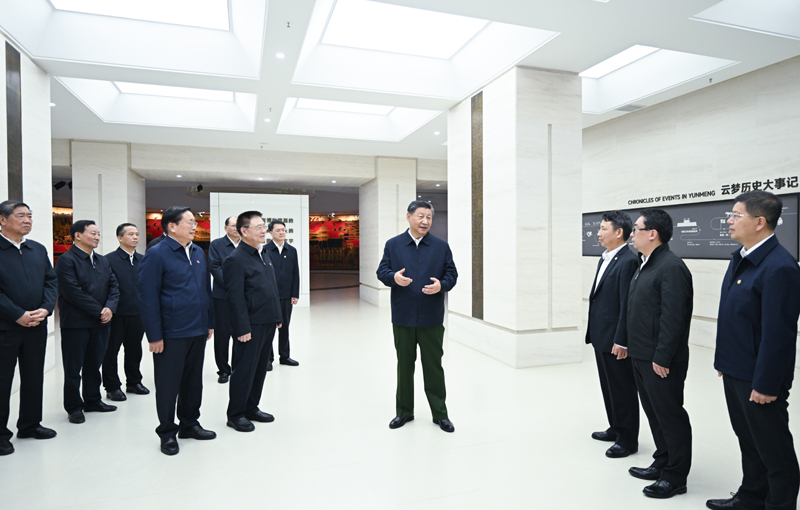 11月4日至6日,中共中央總書(shū)記、國(guó)家主席、中央軍委主席習(xí)近平在湖北考察。這是4日下午,習(xí)近平在孝感市云夢(mèng)縣博物館考察。
