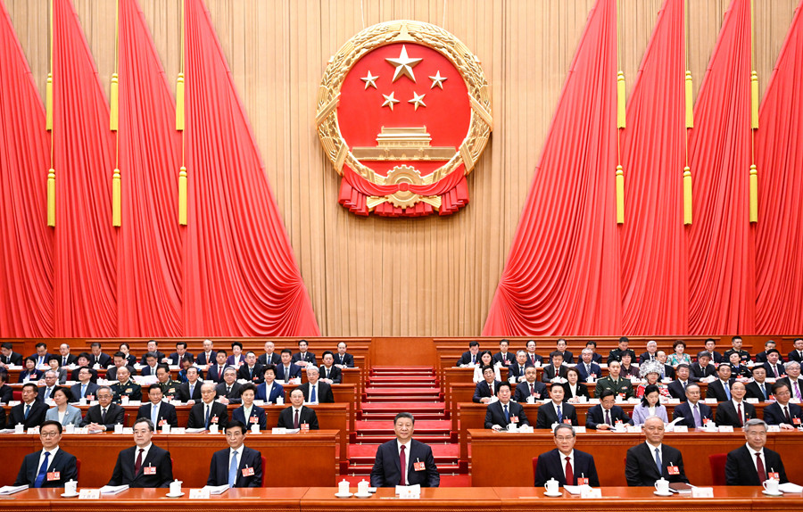 3月5日,第十四屆全國(guó)人民代表大會(huì)第三次會(huì)議在北京人民大會(huì)堂開幕。黨和國(guó)家領(lǐng)導(dǎo)人習(xí)近平、李強(qiáng)、王滬寧、蔡奇、丁薛祥、李希、韓正等出席大會(huì)。